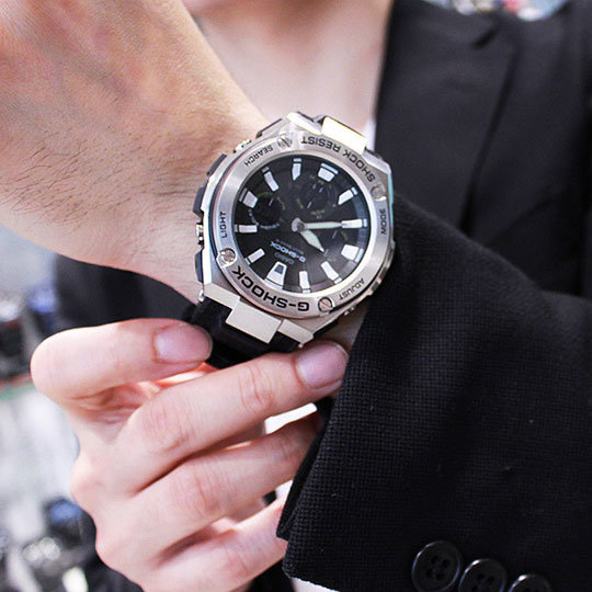 Наручные часы CASIO G-SHOCK GST-W130C-1A