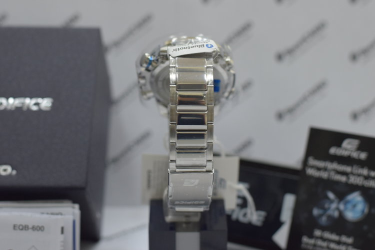 Наручные часы CASIO EDIFICE EQB-800D-1A