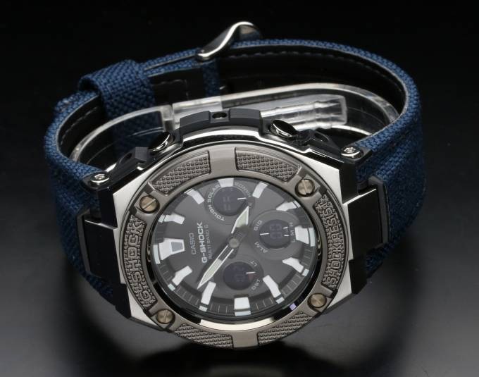 Наручные часы CASIO G-SHOCK GST-W330AC-2A