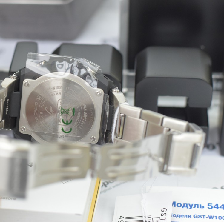 Наручные часы CASIO G-SHOCK GST-W100D-1A4