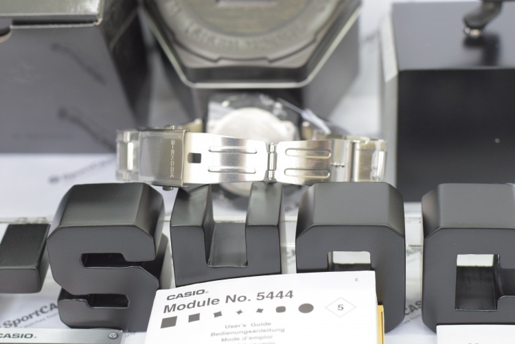 Наручные часы CASIO G-SHOCK GST-W100D-1A4